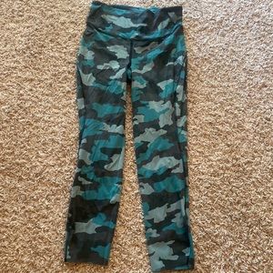 Camo Lululemon workout leggings size 6